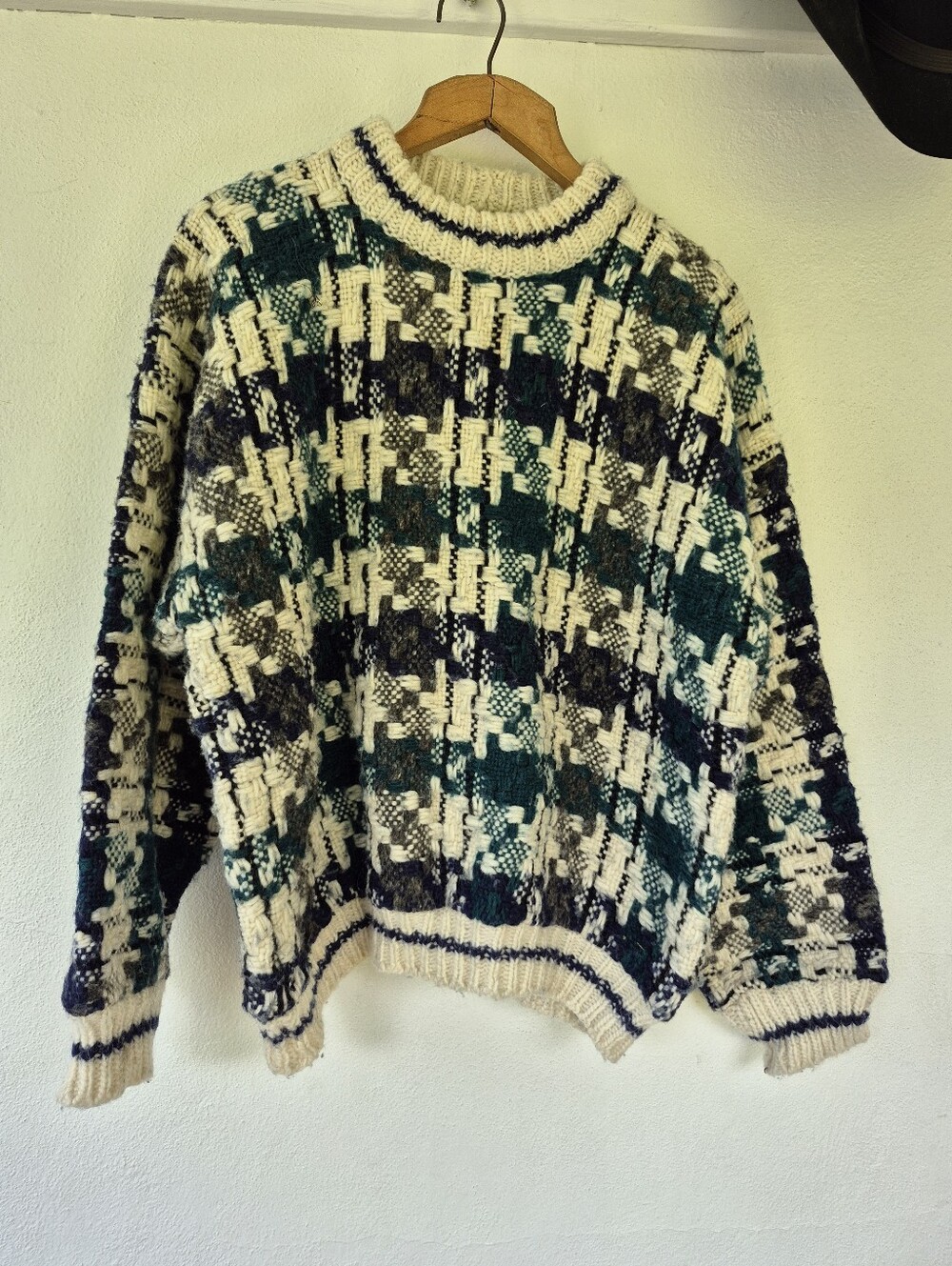 100% Wool Vintage Hand Knit Crew Neck Sweater Basketweave Large